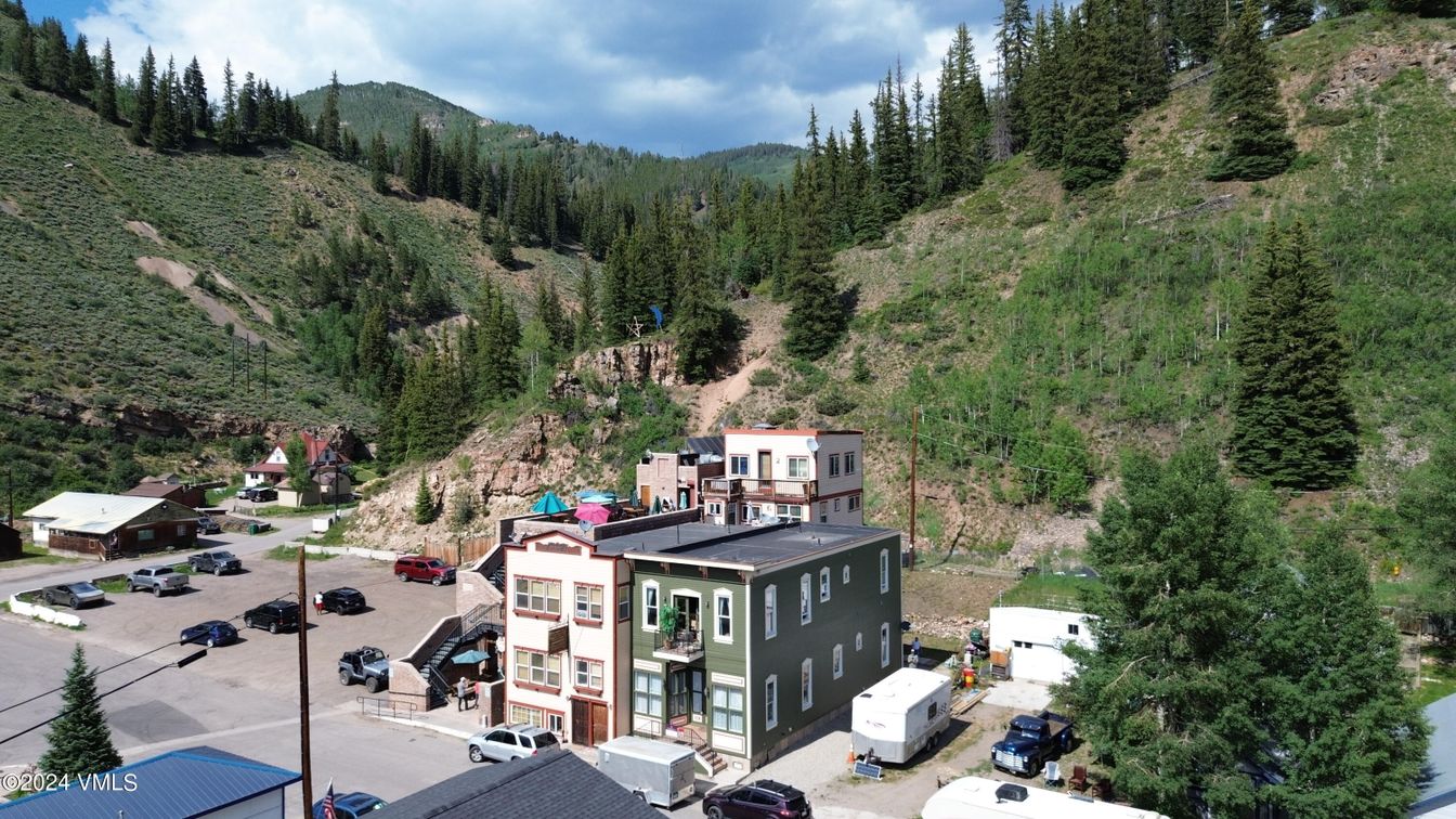Exterior, Drone