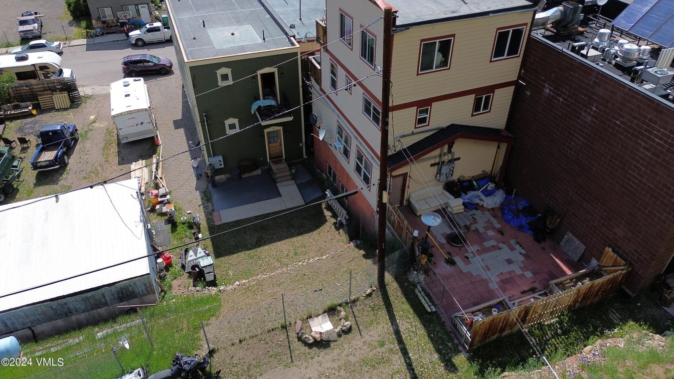 Exterior, Drone