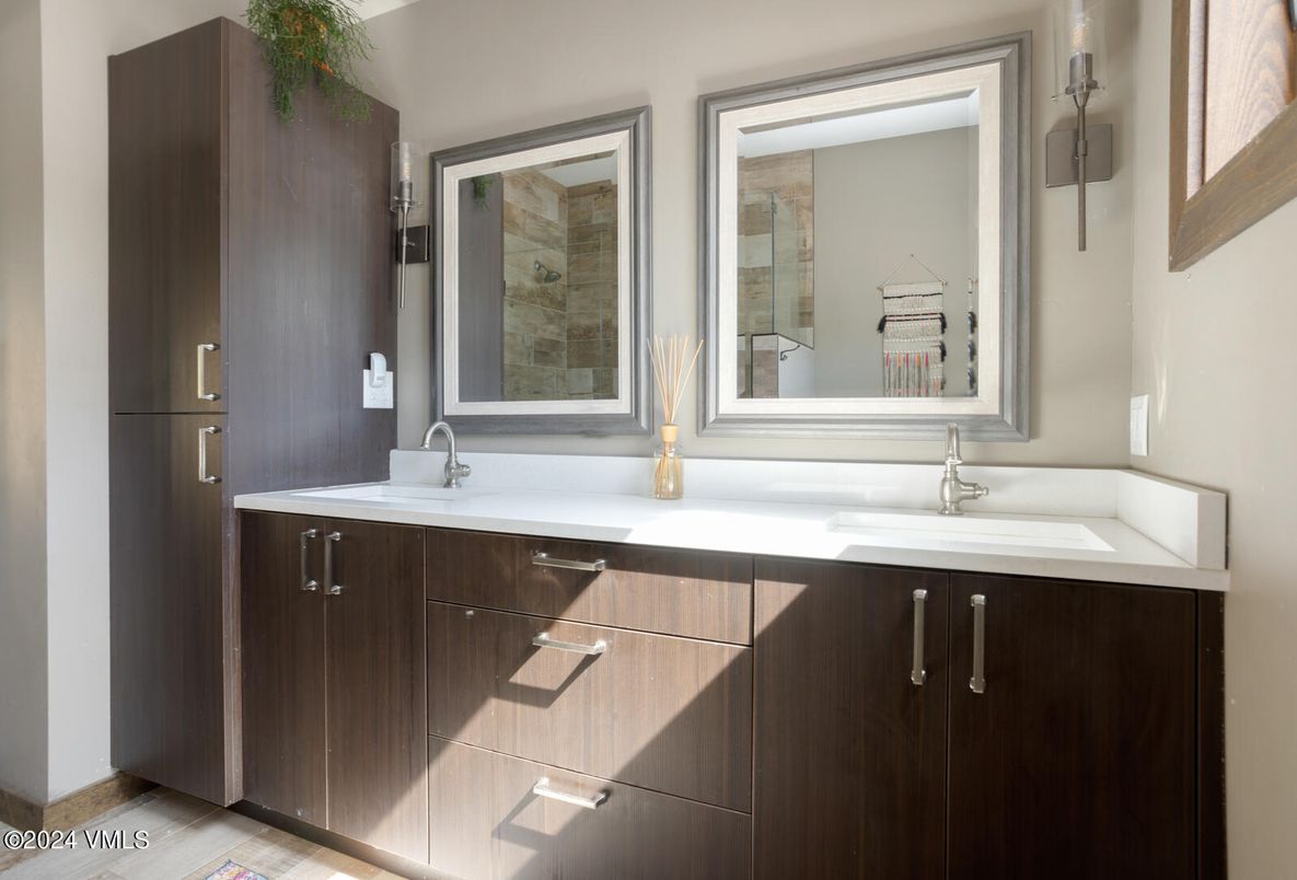 Bathroom, Dual Sink Vanities, Interior