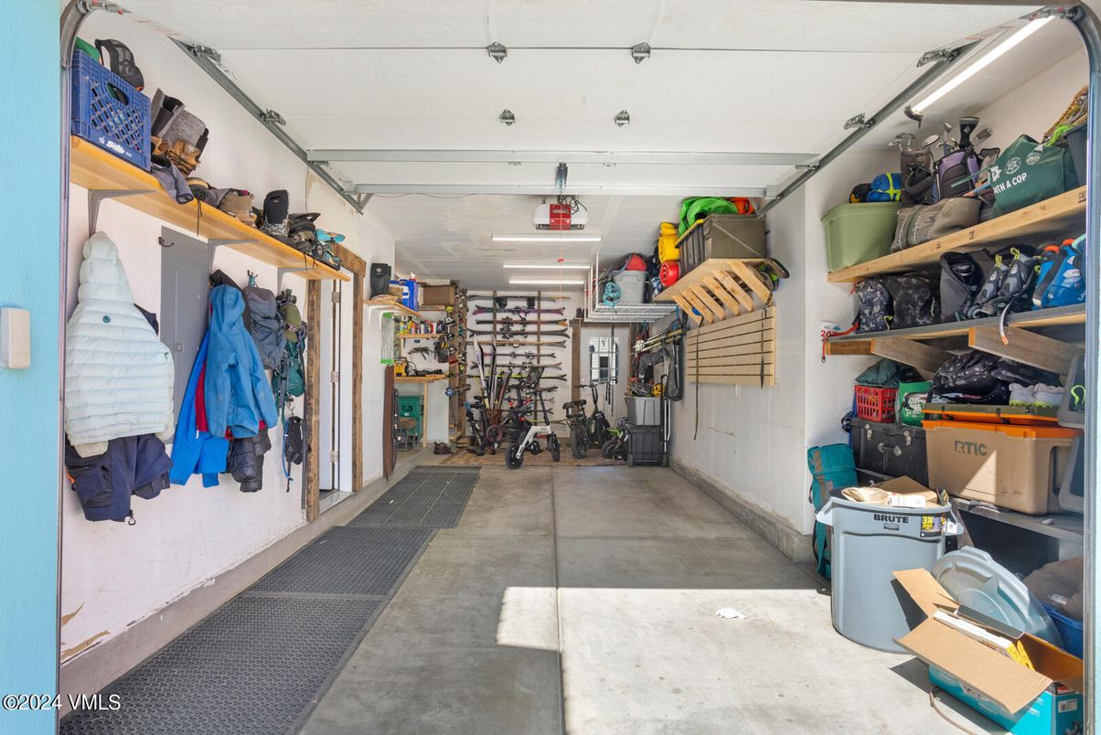 Garage, Interior