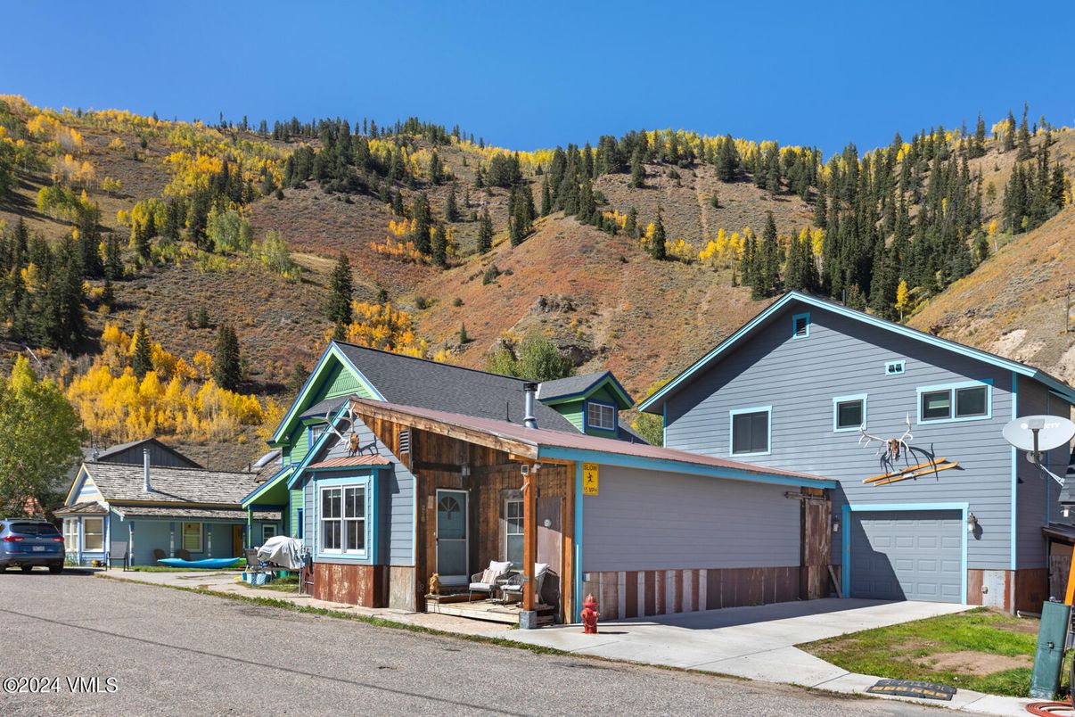 Attached, Exterior, Facade, Log Home