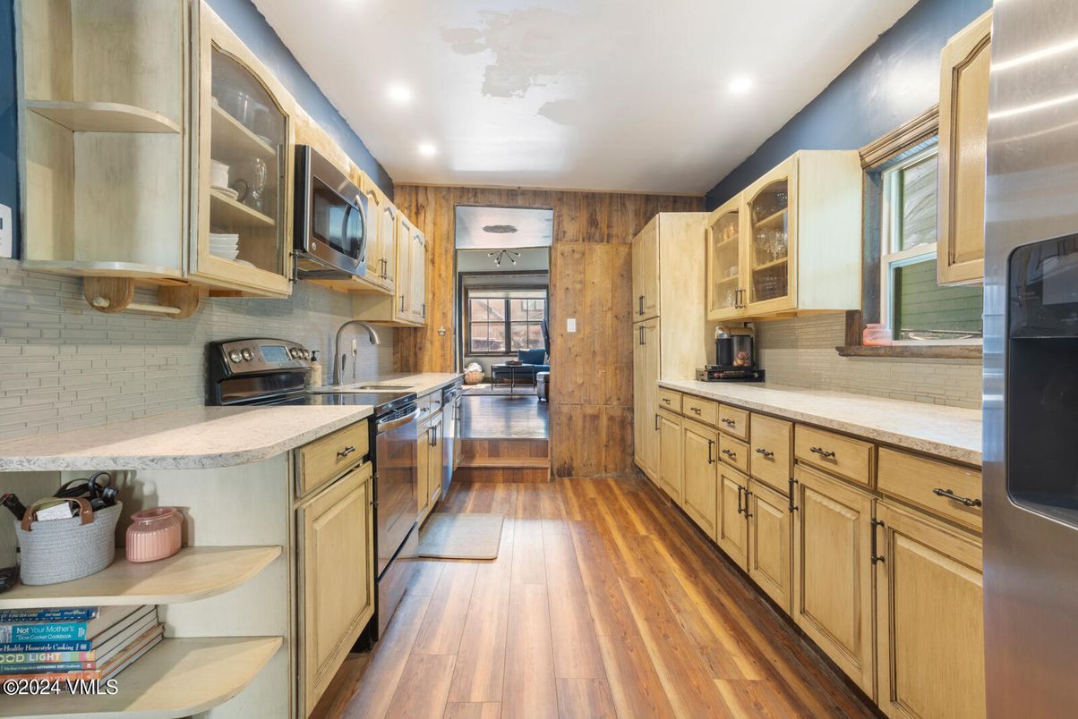 Interior, Kitchen, Recessed Lighting, Wood Texture Flooring