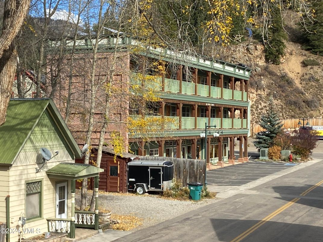 Exterior, Facade, Rowhouse