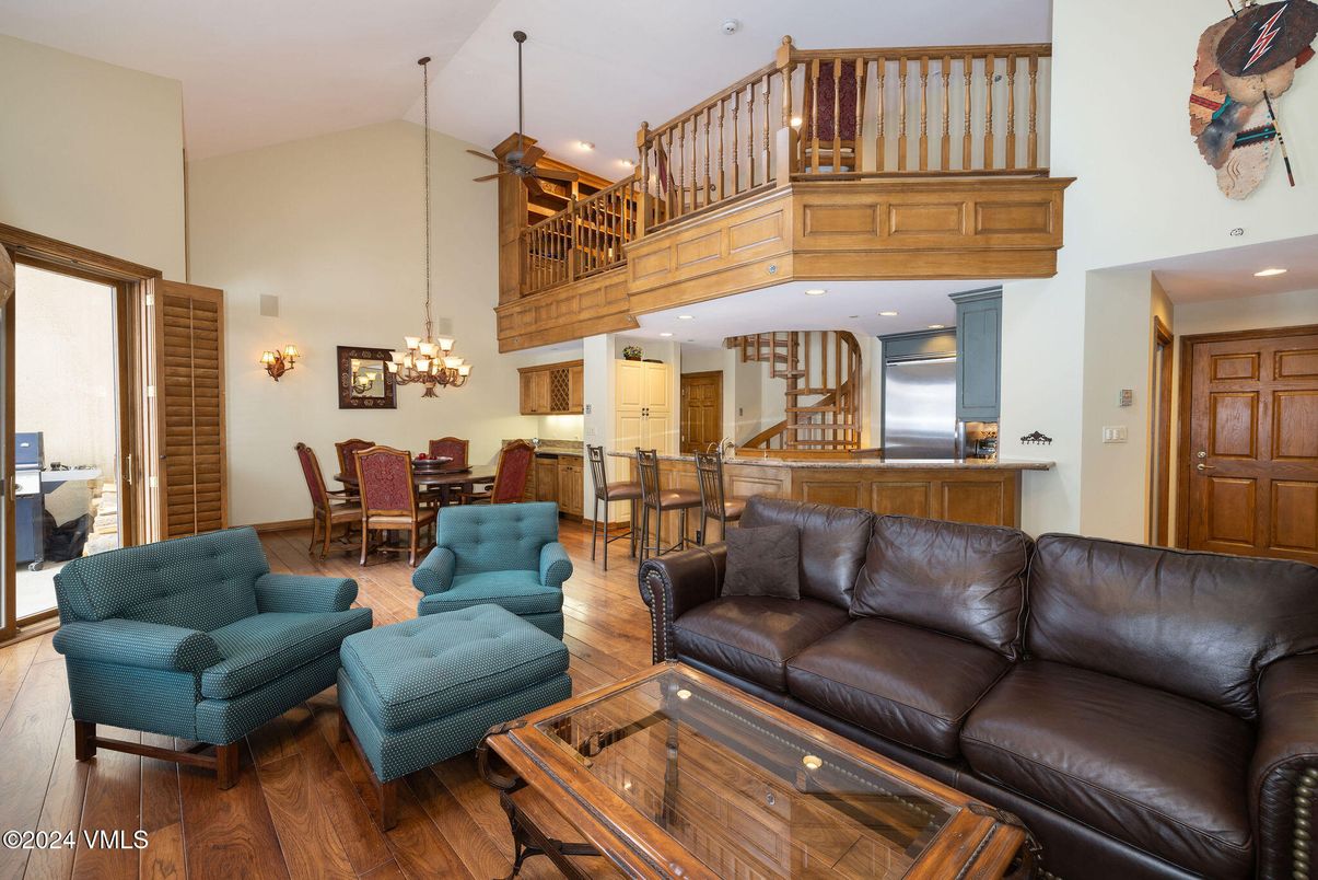 Chandelier, Dining room, Interior, Living room, Recessed Lighting, Wood Texture Flooring