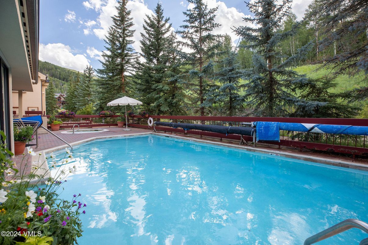 Exterior, Pool