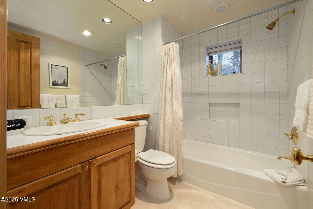 Bathroom, Interior, Recessed Lighting, Tile Countertops
