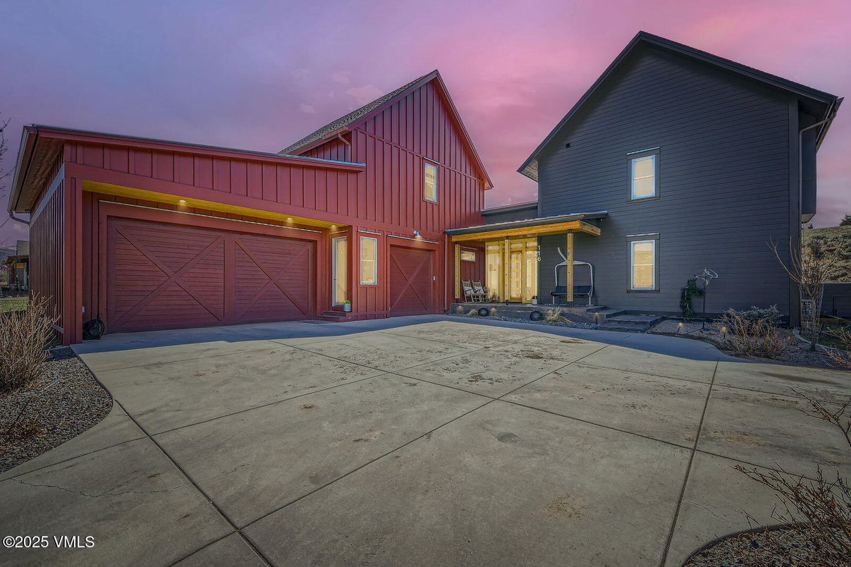 Attached, Exterior, Facade, Farmhouse