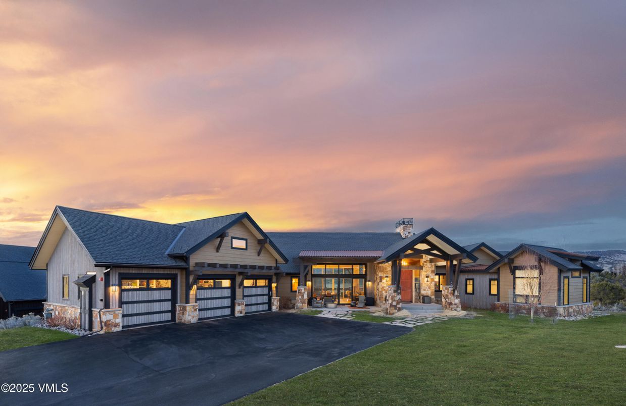 Attached, Exterior, Facade, Farmhouse