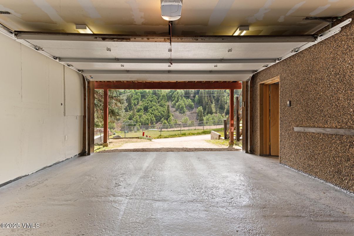 Garage, Interior