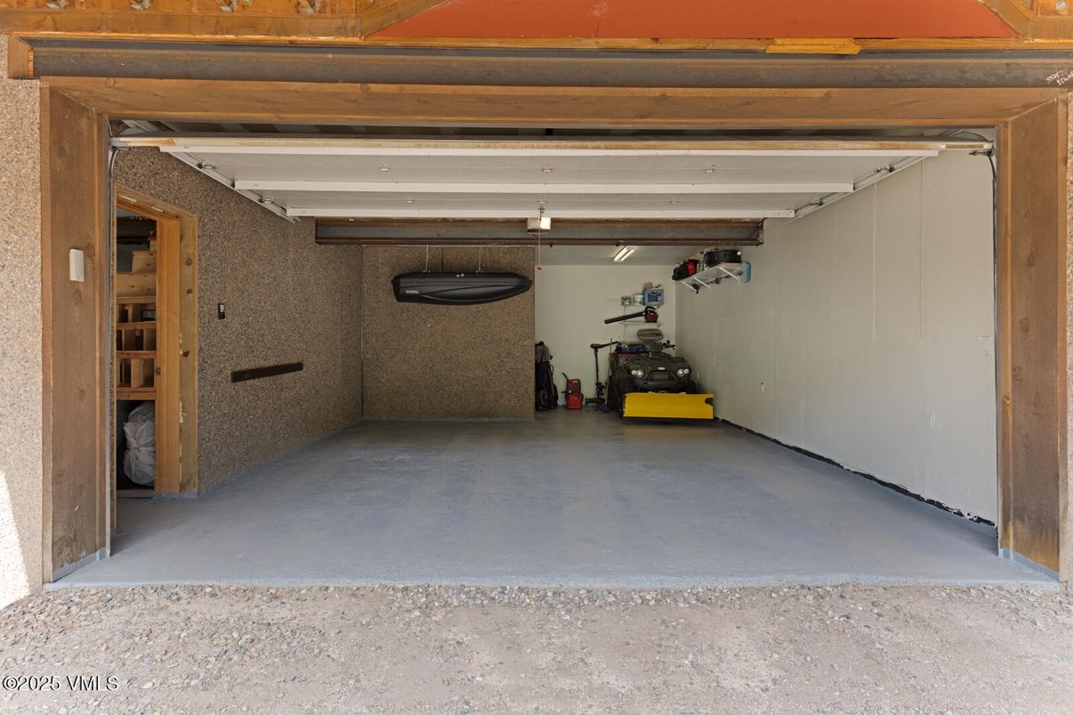 Garage, Interior