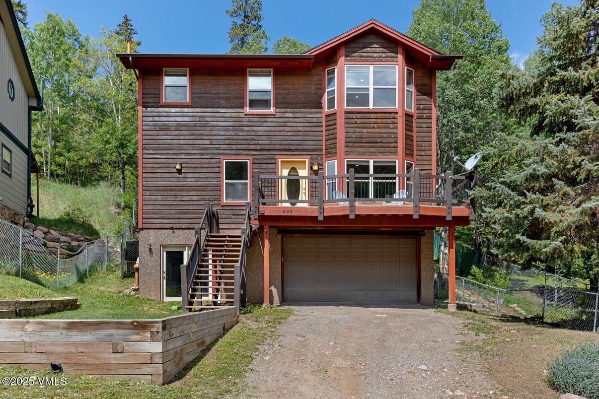Attached, Exterior, Facade, Rowhouse