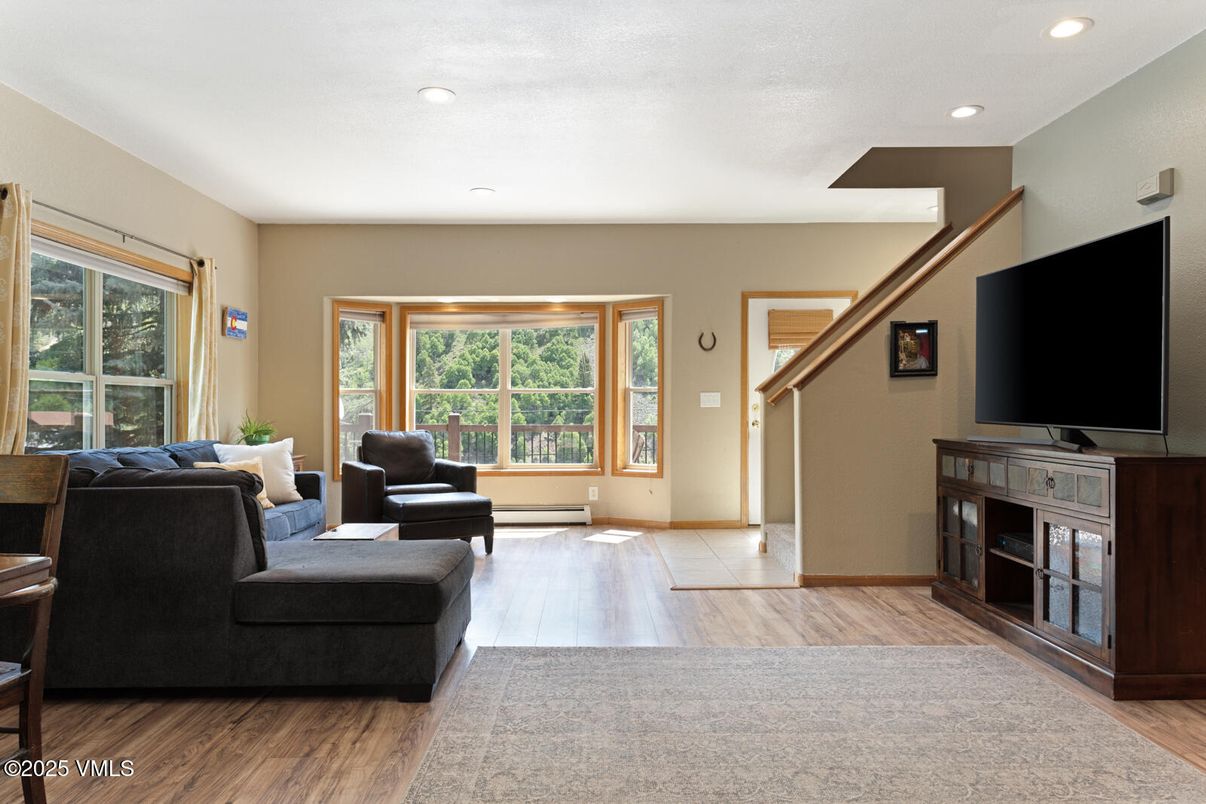 Interior, Living room, Recessed Lighting, Wood Texture Flooring