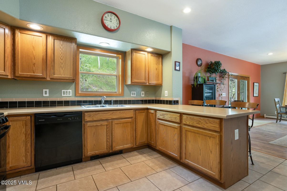 Dining room, Interior, Kitchen, Recessed Lighting, Wood Texture Flooring