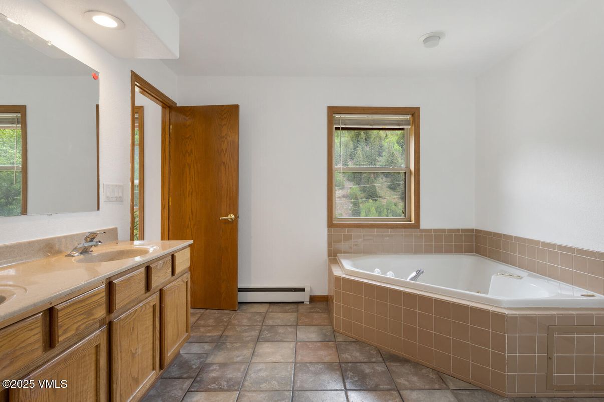 Bathroom, Interior, Recessed Lighting