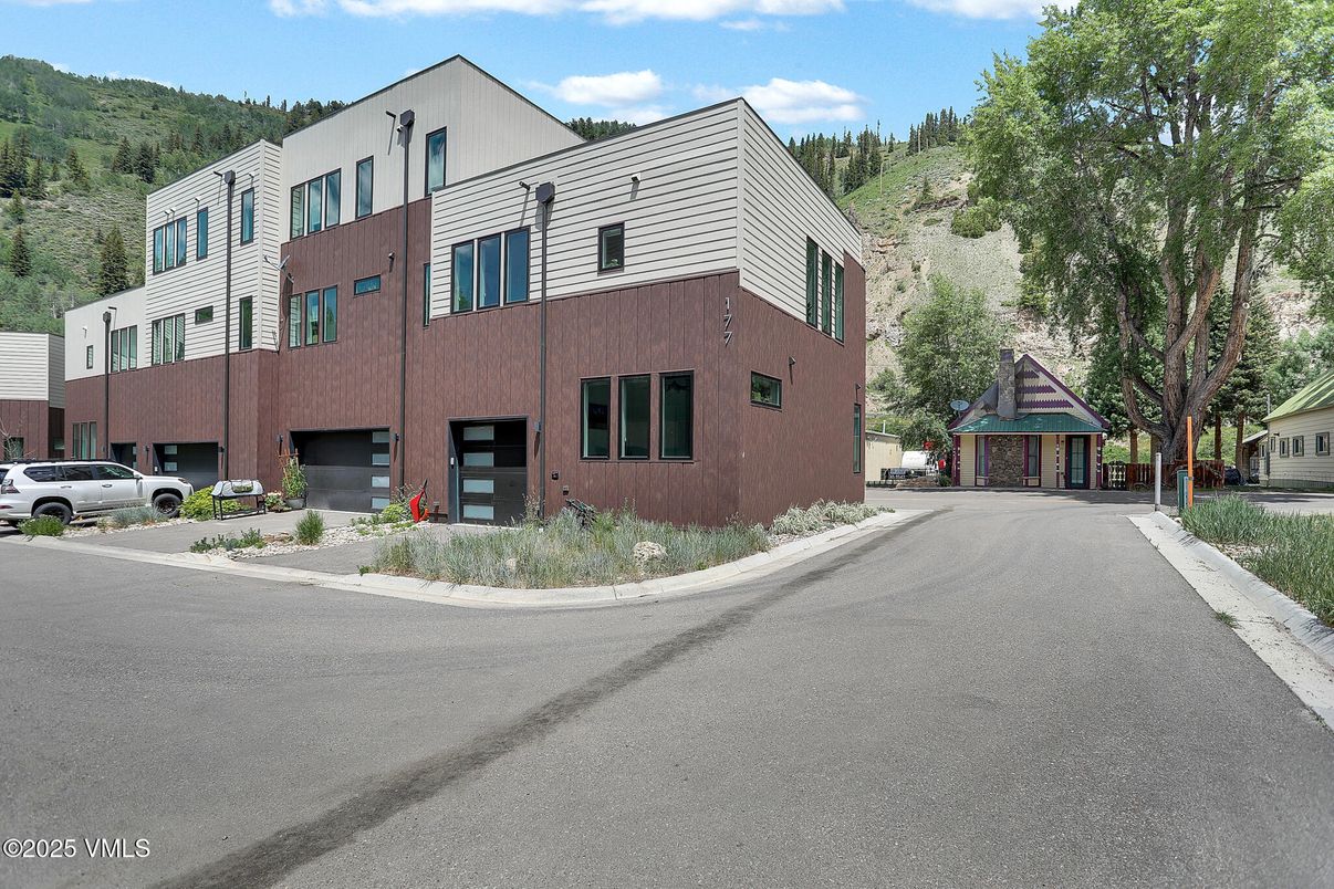 Exterior, Facade, Brick Facade, Modern