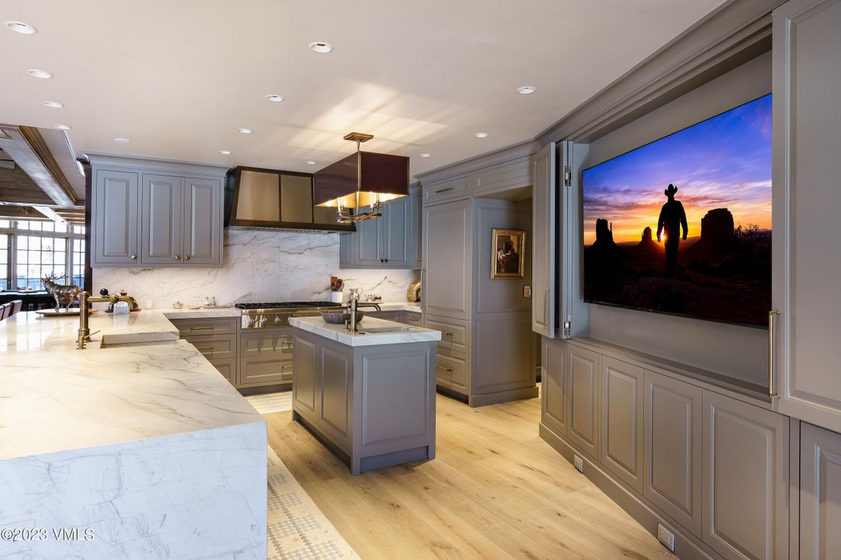 Chandelier, Interior, Kitchen, Marble Walls, Recessed Lighting, Wood Texture Flooring