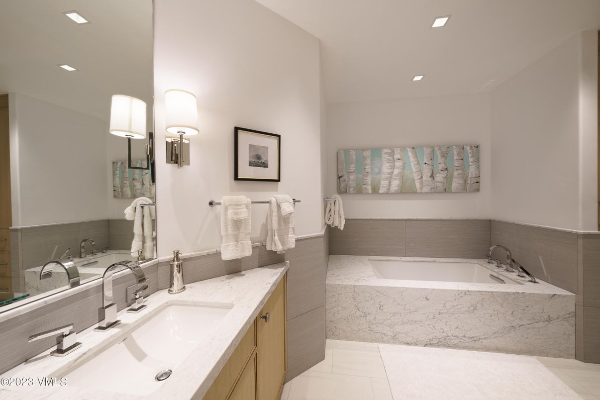 Bathroom, Dual Sink Vanities, Interior, Recessed Lighting