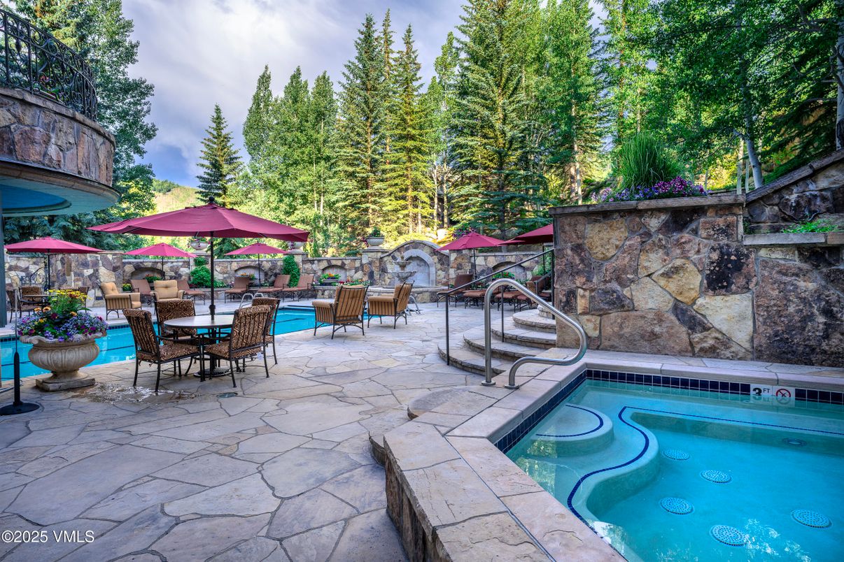 Exterior, Pool