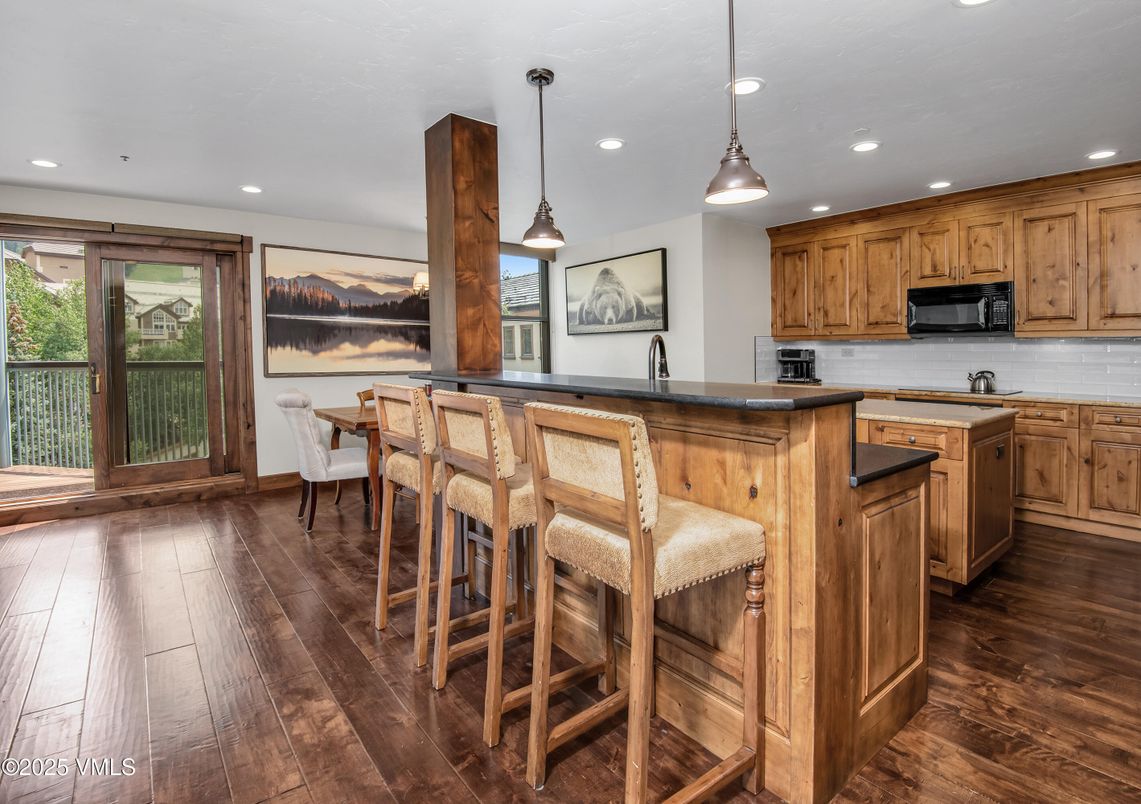 Dining room, Interior, Kitchen, Pendant Lights, Recessed Lighting, Wood Texture Flooring