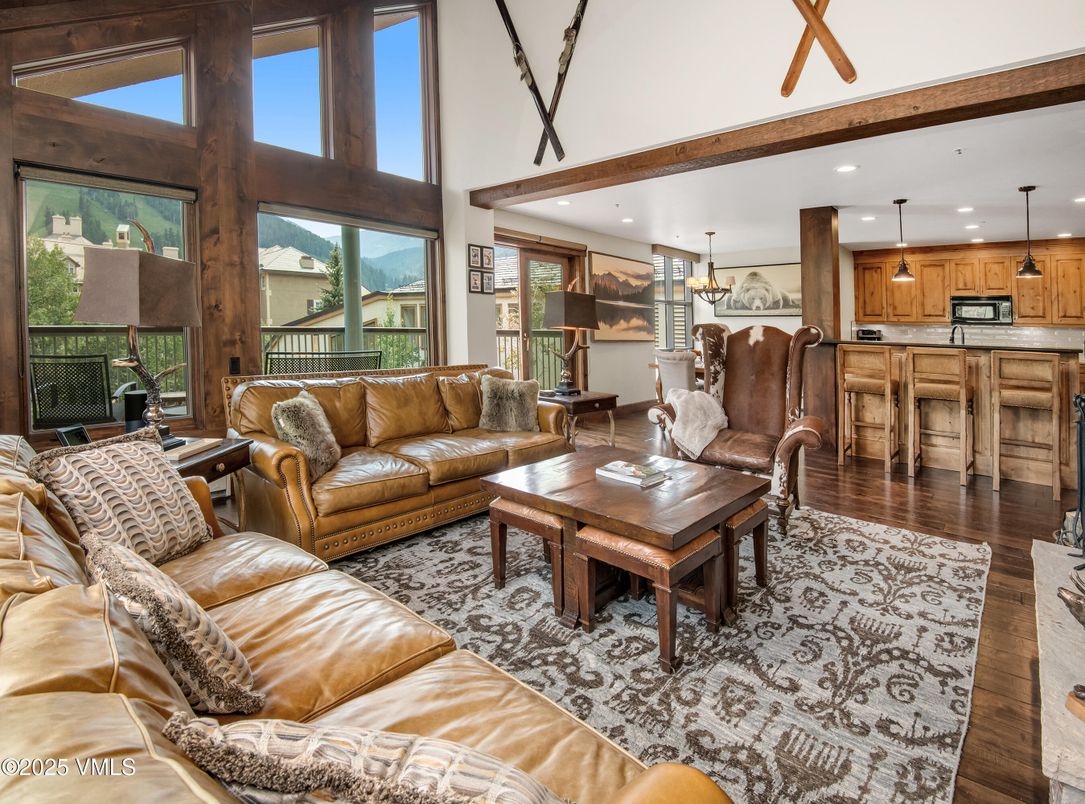 Interior, Kitchen, Living room, Pendant Lights, Recessed Lighting, Wood Texture Flooring