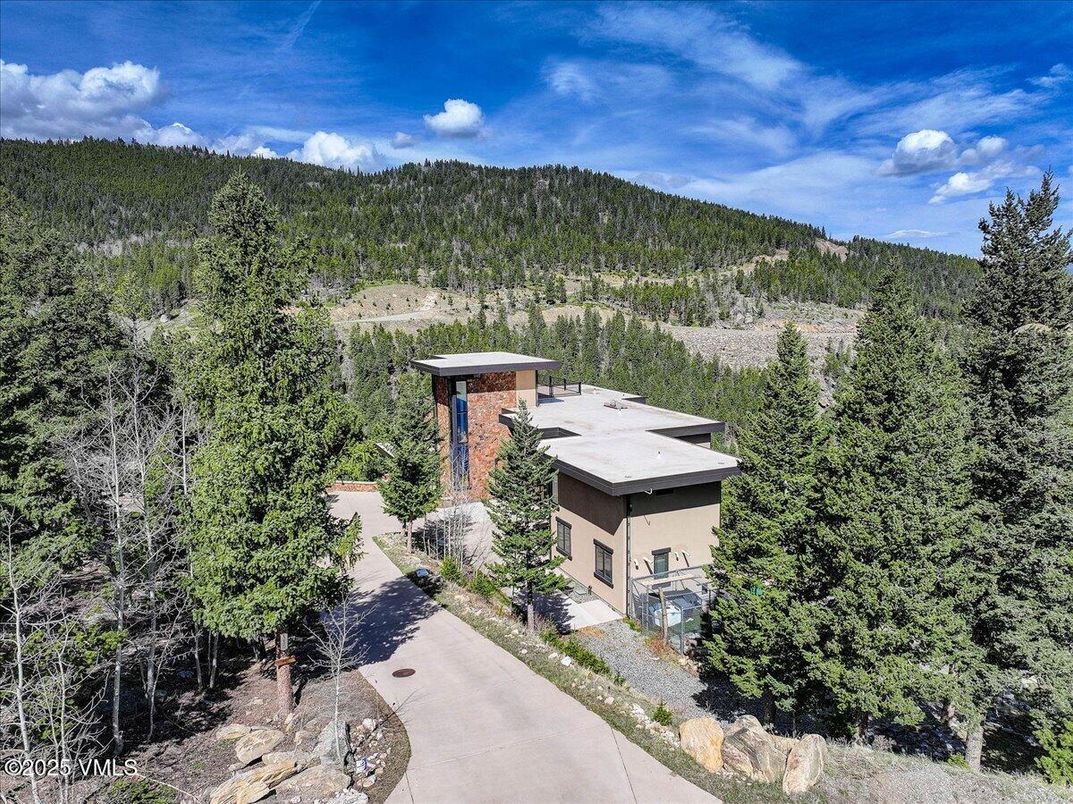 Exterior, Drone