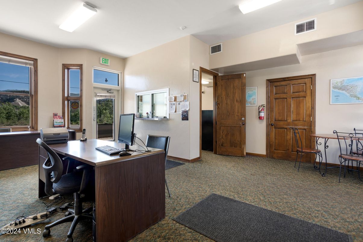 Home Office, Interior