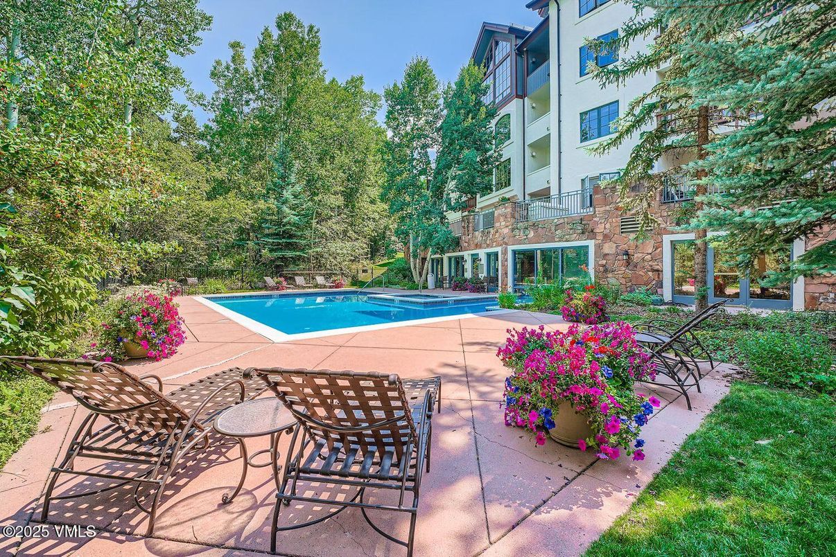 Exterior, Pool