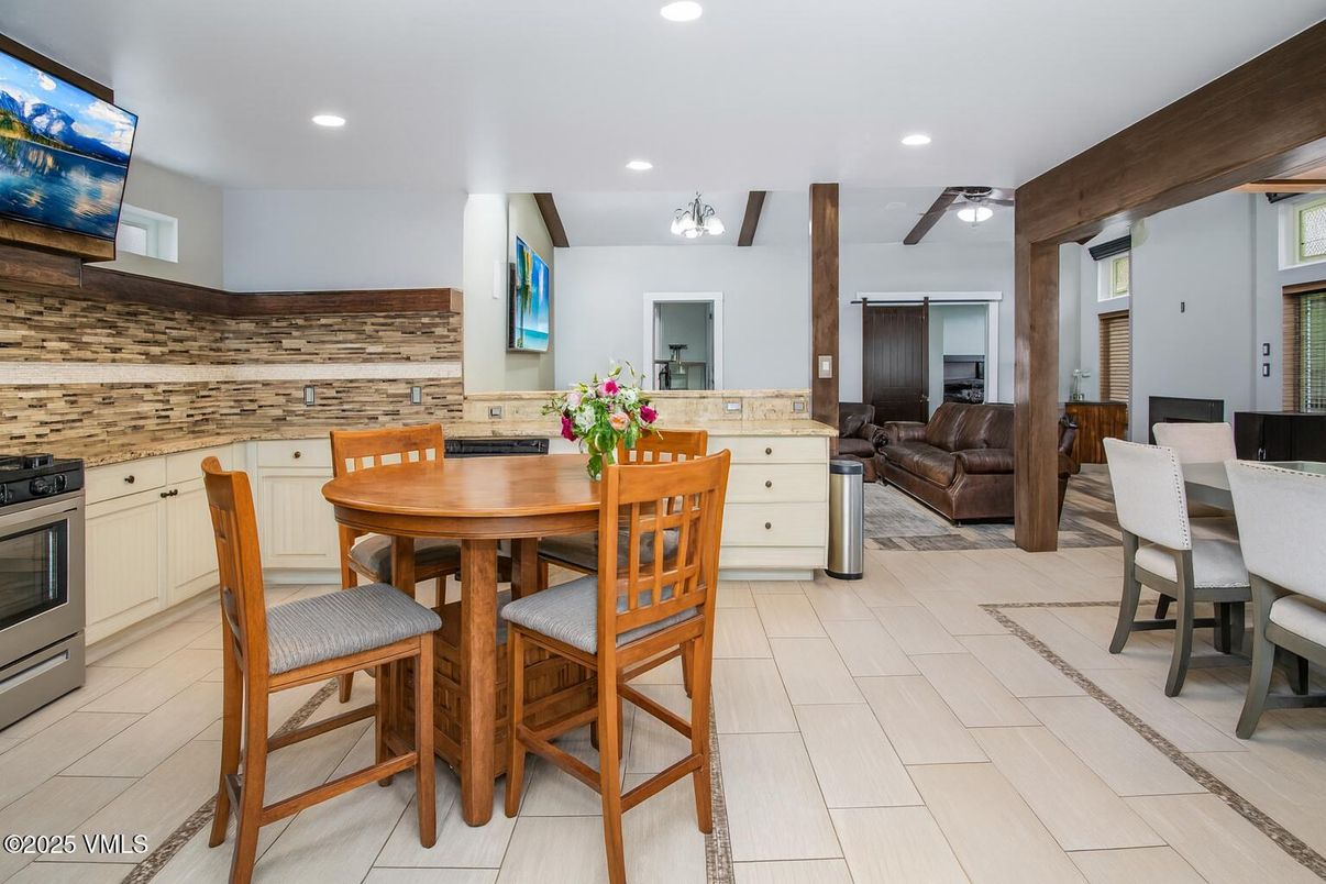 Dining room, Interior, Recessed Lighting