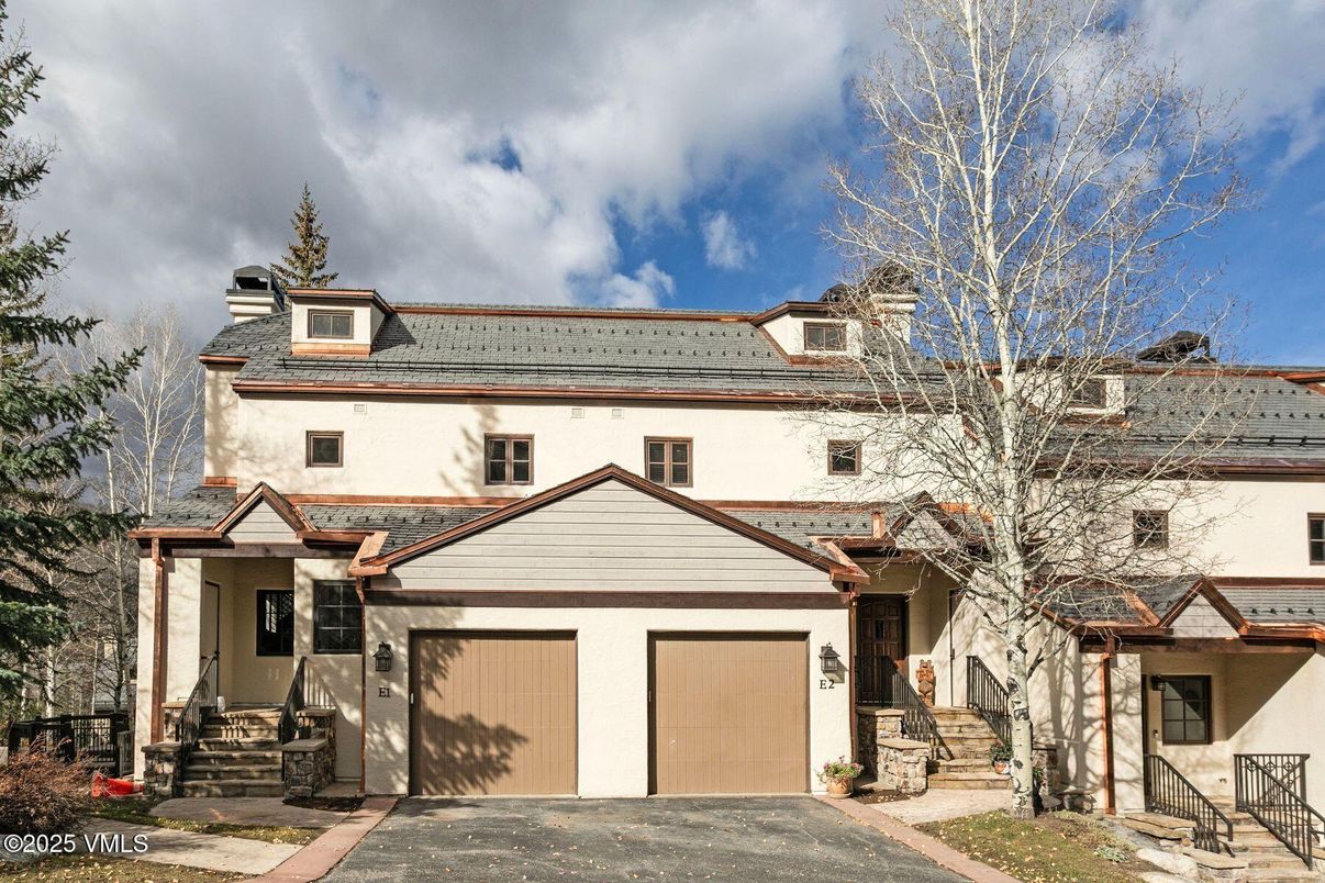 Attached, Exterior, Facade, American Foursquare