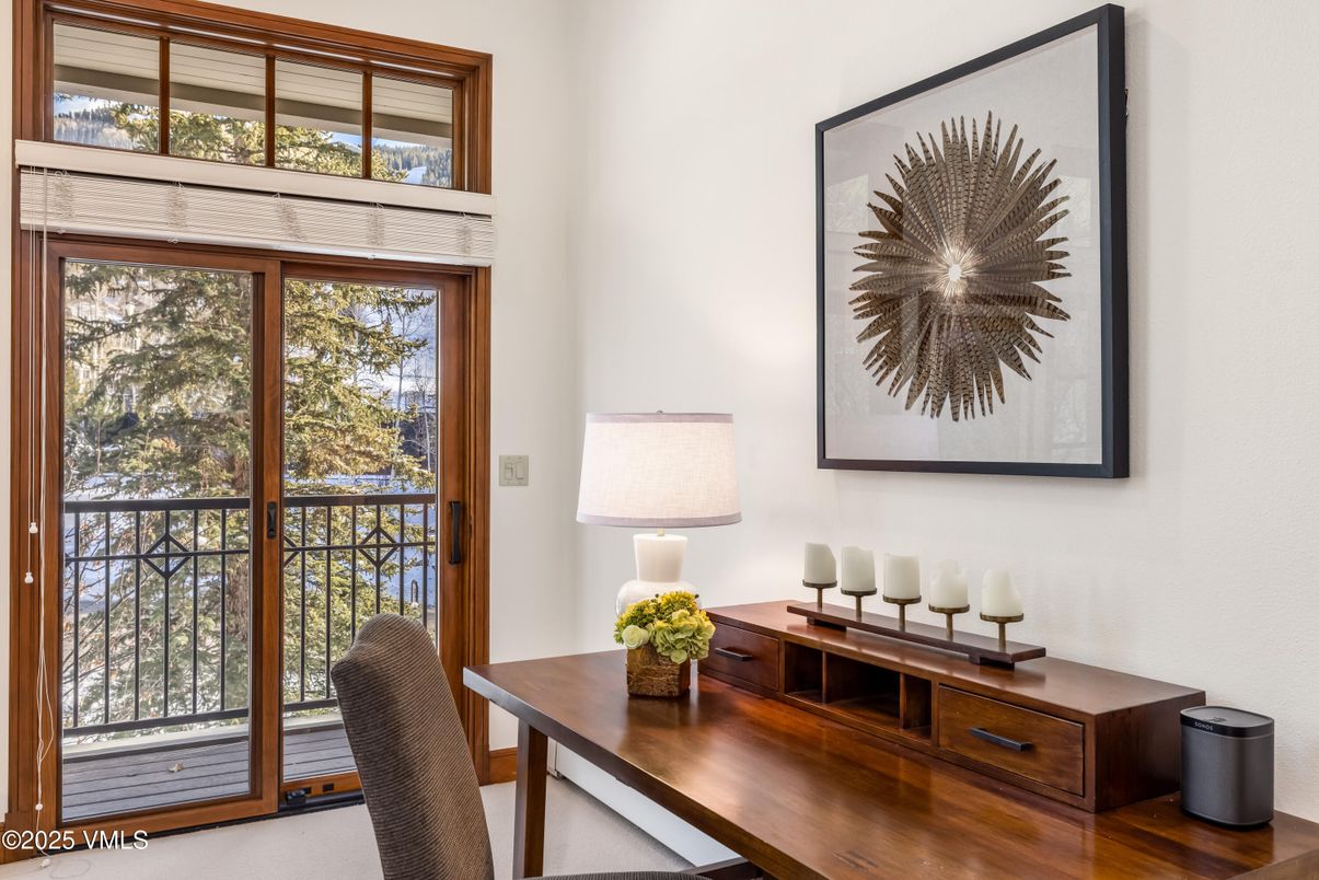 Home Office, Interior