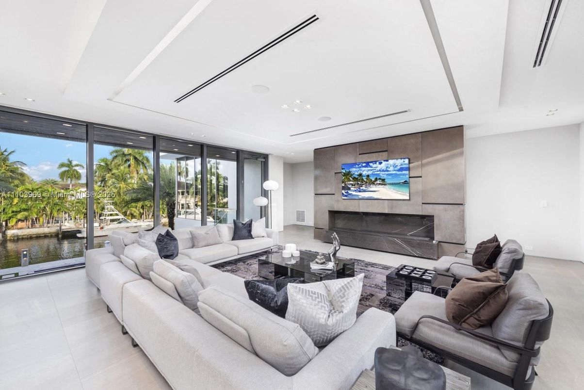 Fireplace, Interior, Living room, Recessed Lighting, Water