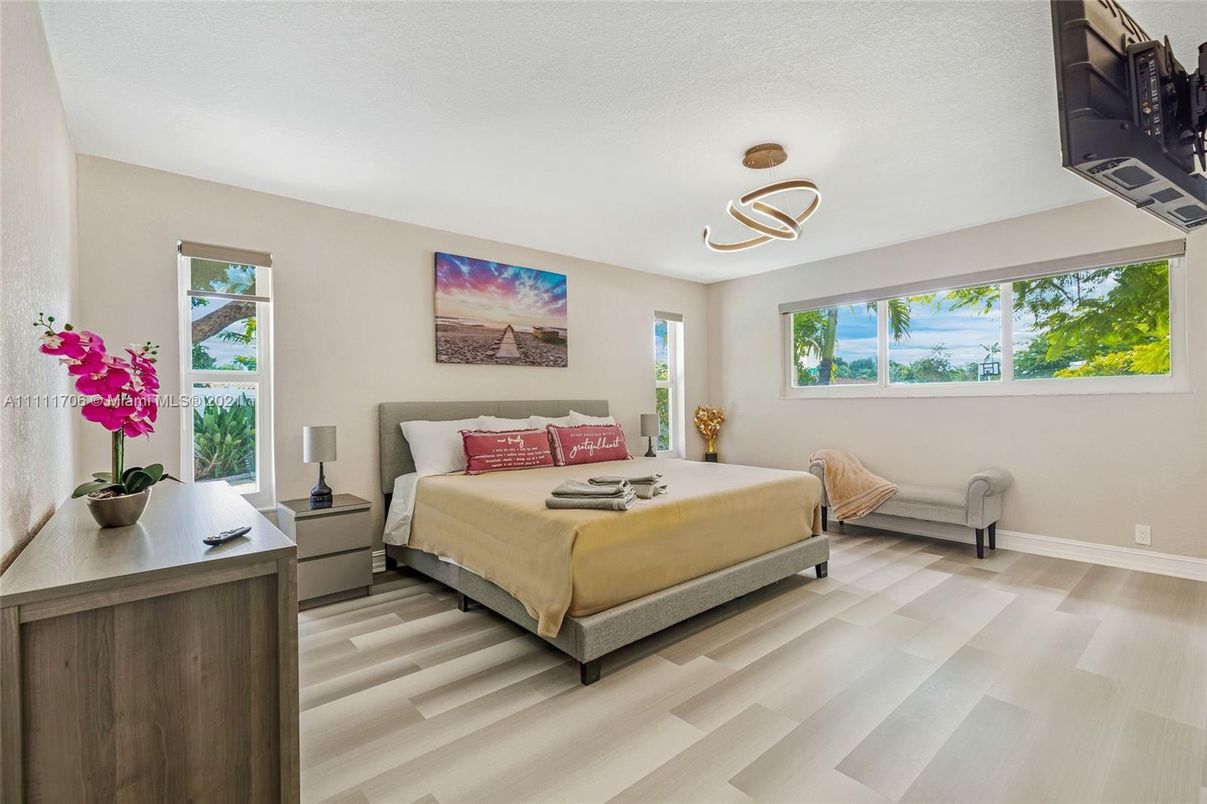 Bedroom, Interior, Pendant Lights, Wood Texture Flooring