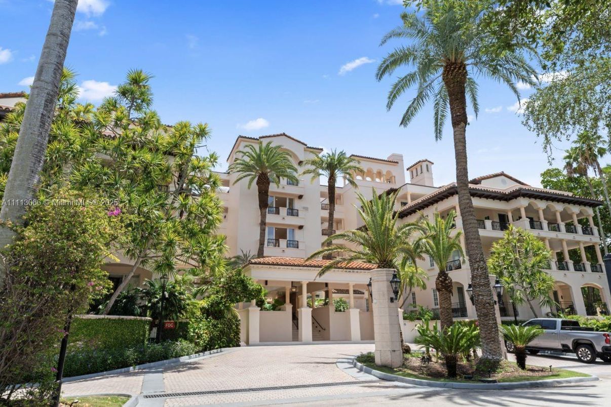 Exterior, Facade, Mediterranean