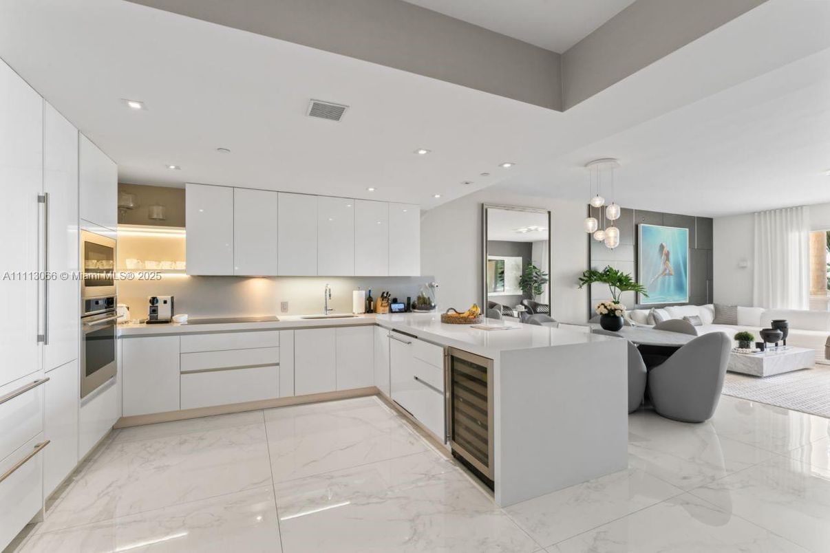 Interior, Kitchen, Living room, Marble, Pendant Lights, Recessed Lighting, Stainless Steel Appliances