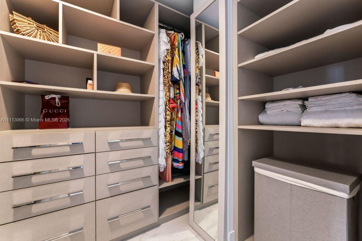 Interior, Walk-in Closets