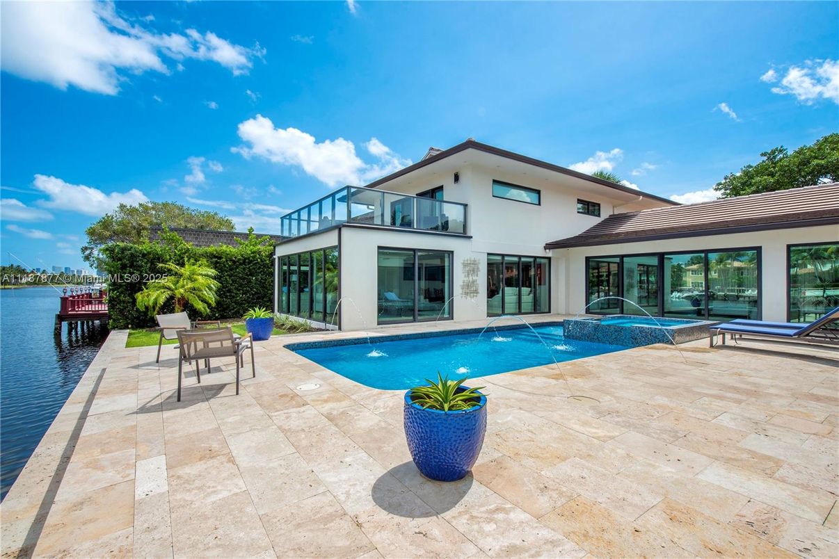 Exterior, Pool, Water