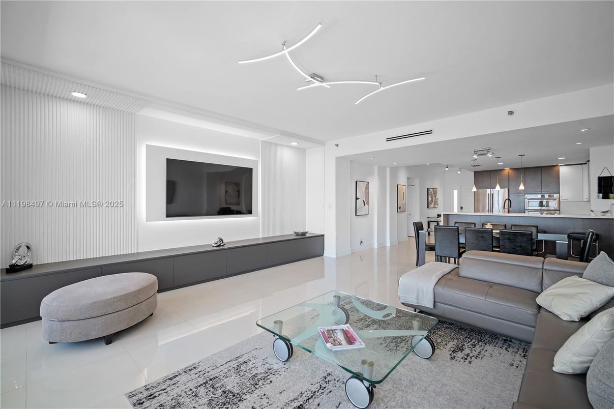 Dining room, Interior, Kitchen, Living room, Pendant Lights, Recessed Lighting, Stainless Steel Appliances