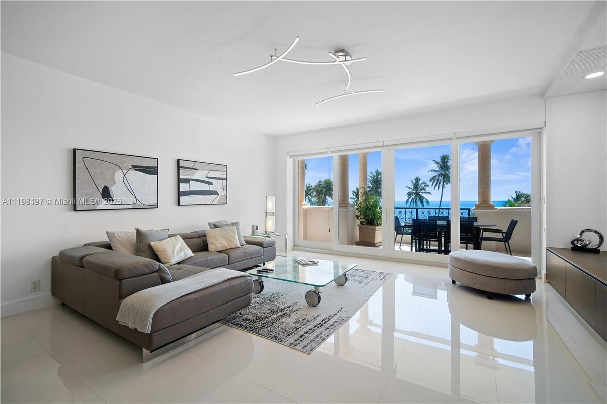 Interior, Living room, Recessed Lighting, Water
