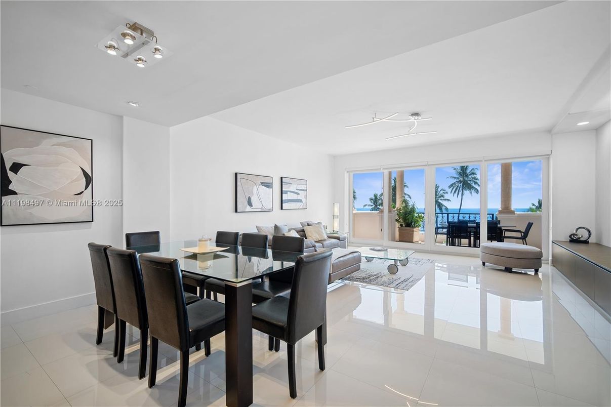 Dining room, Interior, Living room, Recessed Lighting, Water