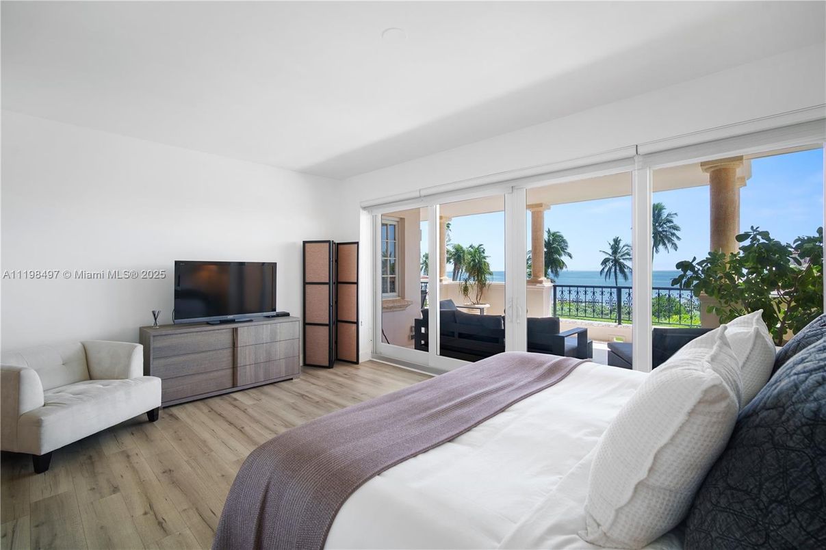 Bedroom, Interior, Water, Wood Texture Flooring