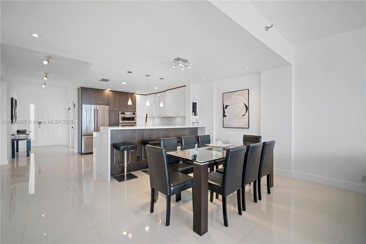 Dining room, Interior, Kitchen, Pendant Lights, Recessed Lighting, Stainless Steel Appliances