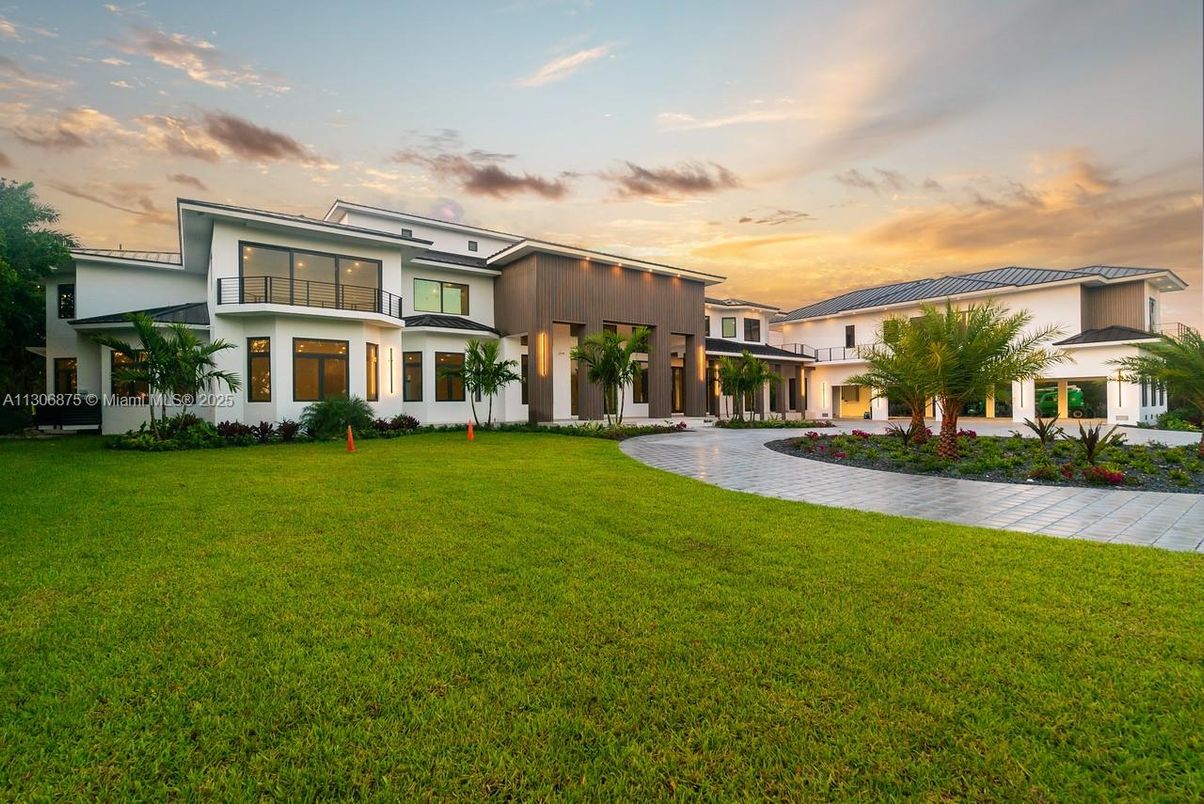 Backyard, Exterior, Facade, Farmhouse