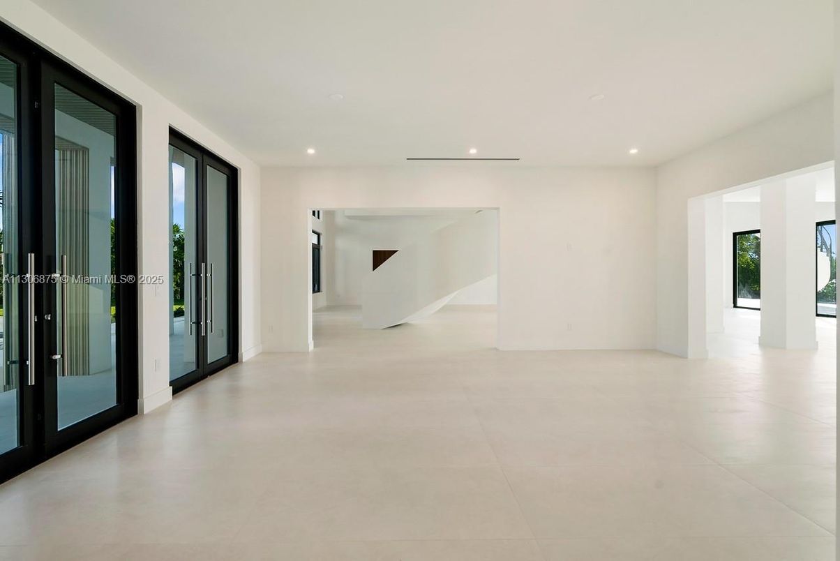 Empty room, Interior, Recessed Lighting
