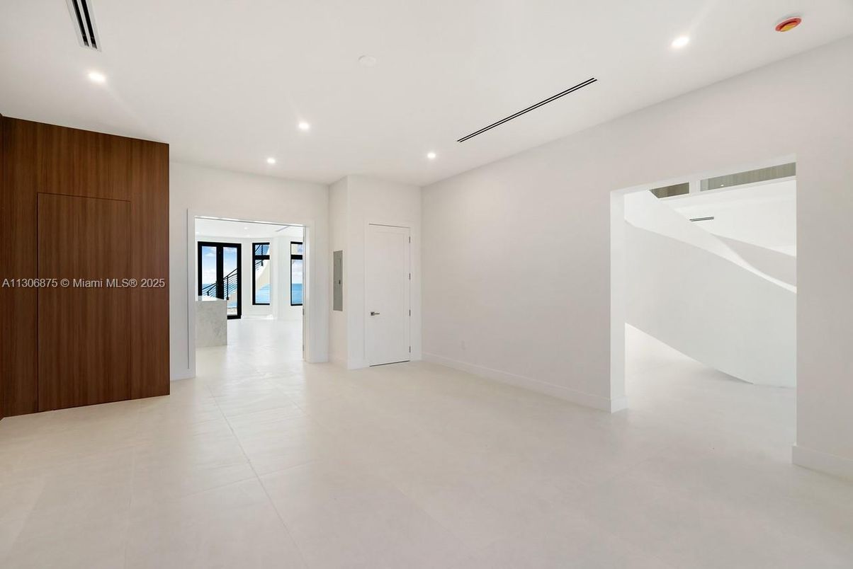 Empty room, Interior, Recessed Lighting
