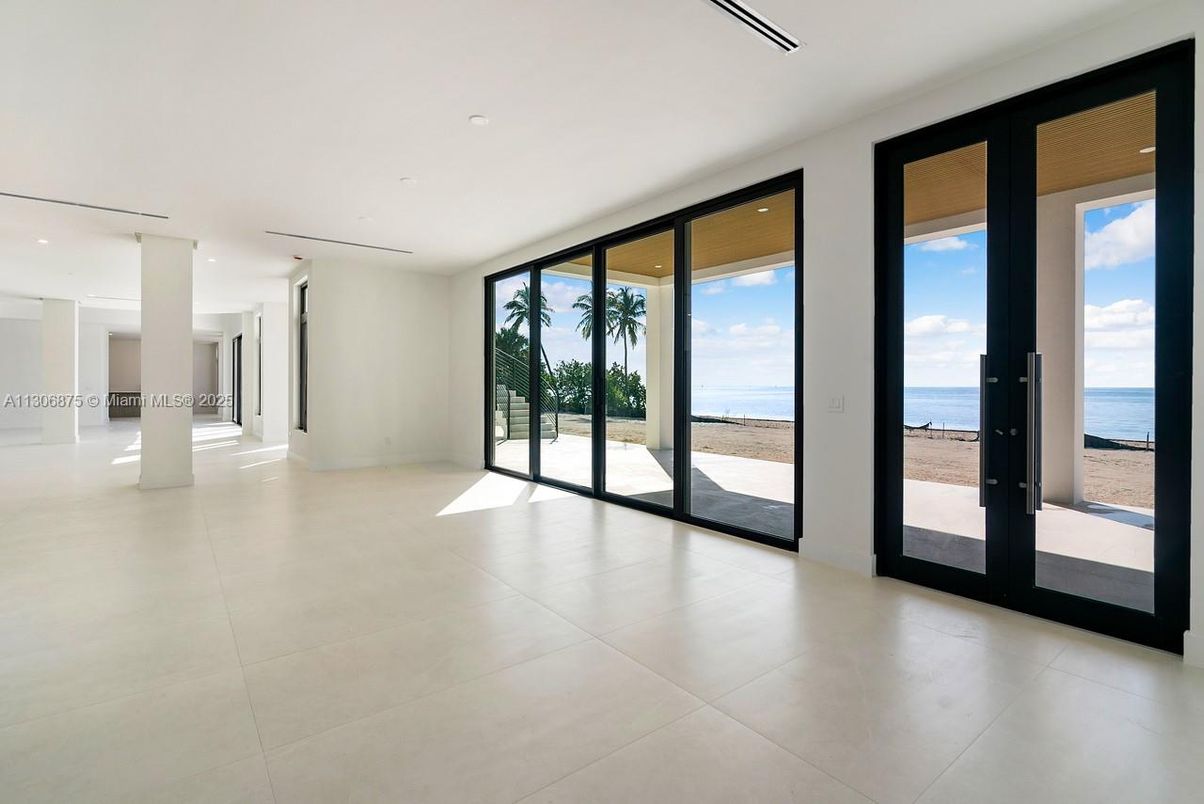 Empty room, Interior, Recessed Lighting, Water