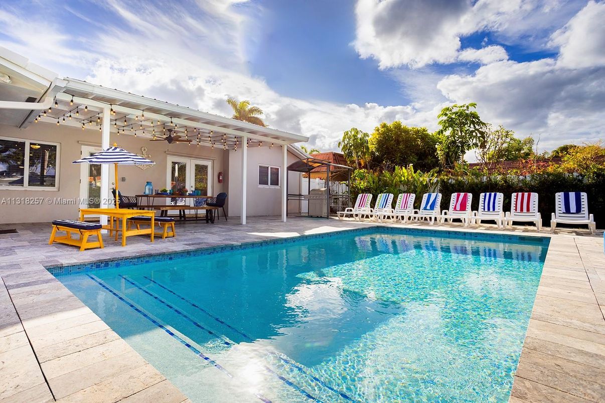Exterior, Pool