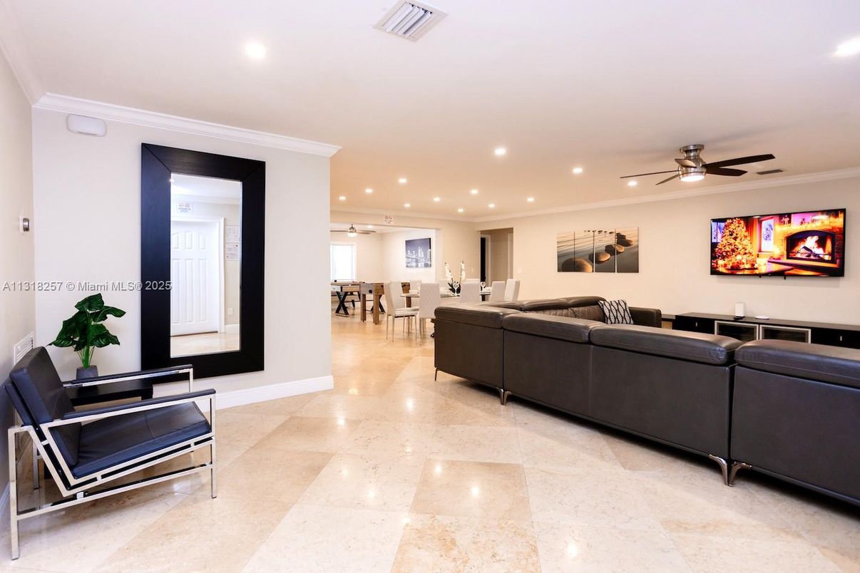 Dining room, Interior, Living room, Pendant Lights, Recessed Lighting