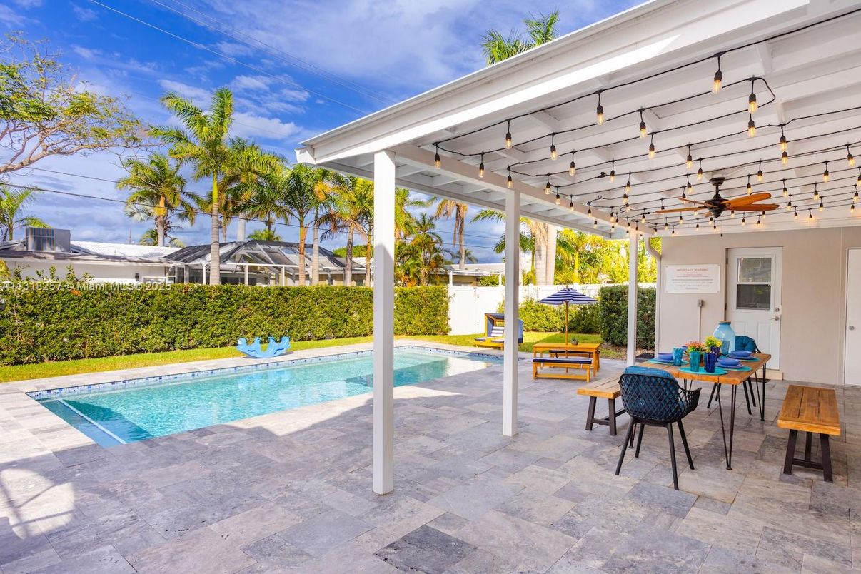 Exterior, Pool