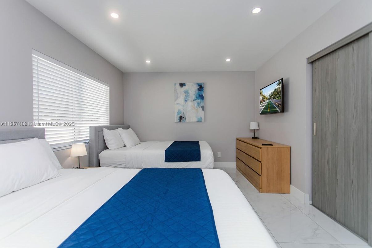 Bedroom, Interior, Marble, Recessed Lighting