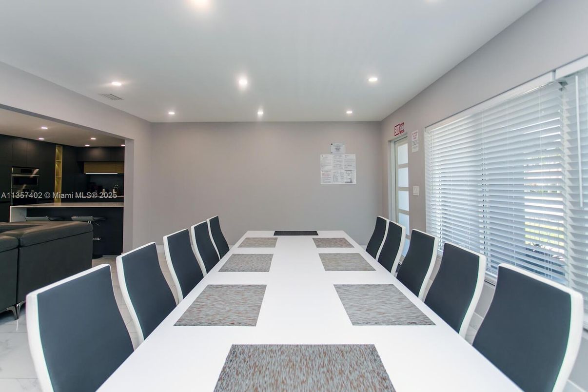 Dining room, Interior, Kitchen, Recessed Lighting